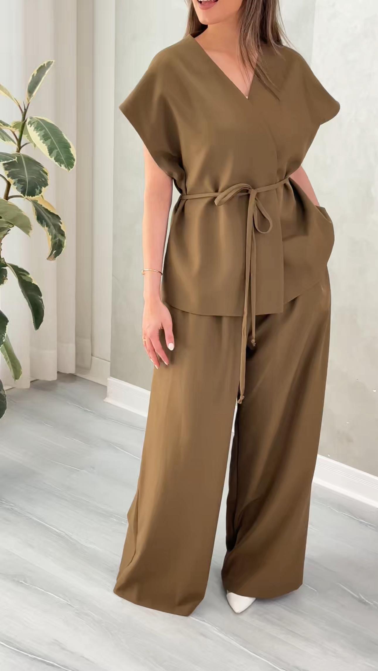 بدلة نسائي من غير اكمام