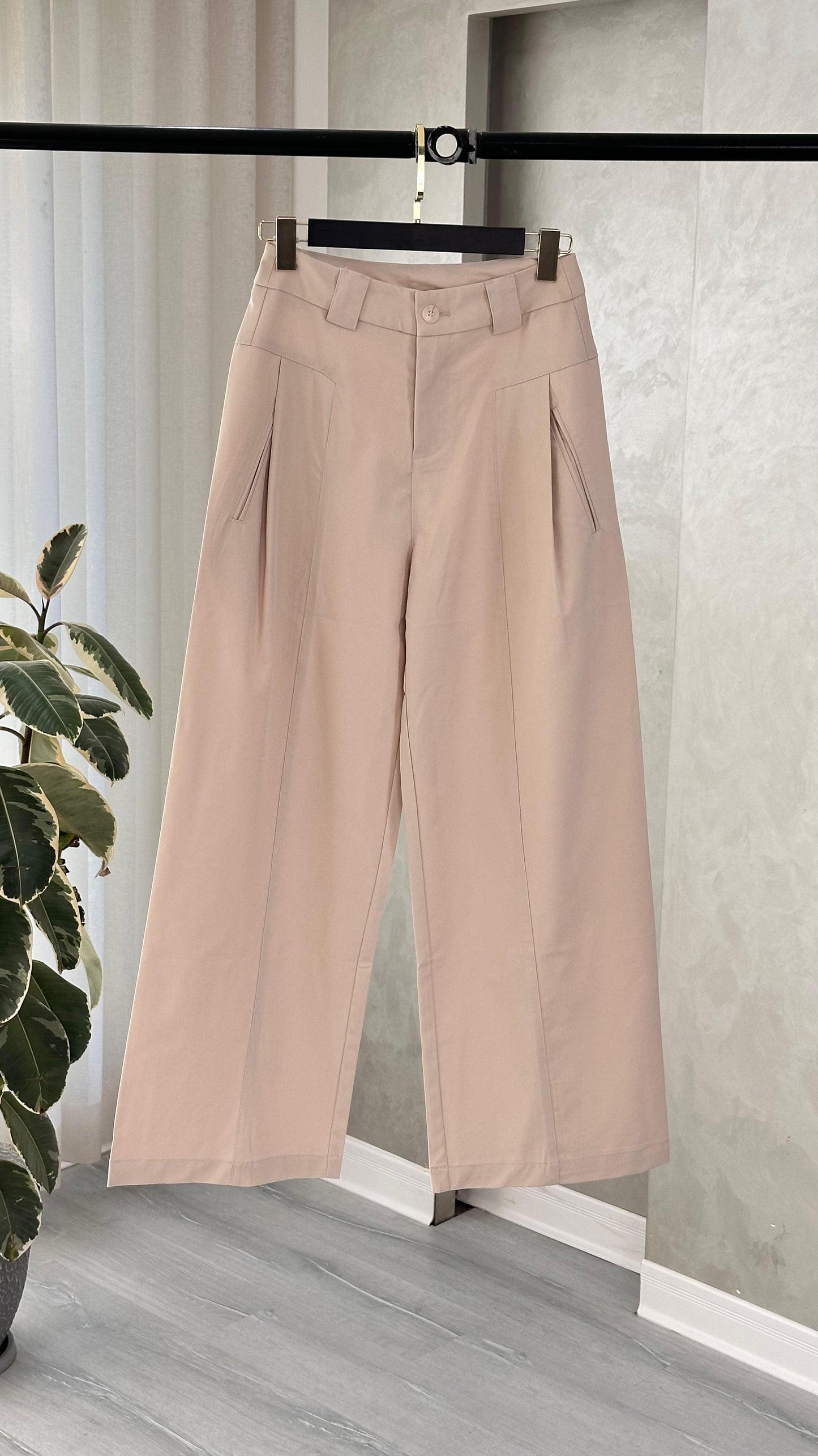 بنطلون نسائي فضفاض