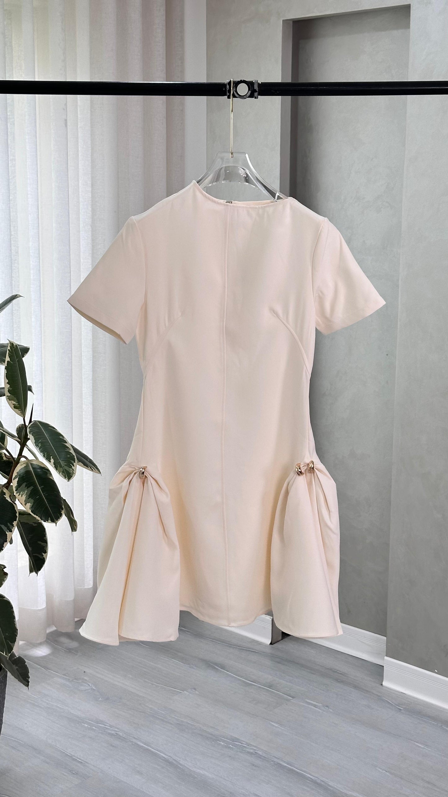 فستان بتصميم جانبي منفوخ