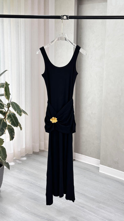 فستان بكسرات نهاية الخصر