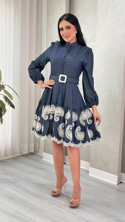 فستان مطبع بأكمام طويلة