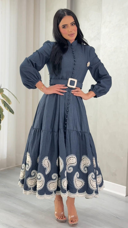 فستان طويل باكمام طويلة مطبع