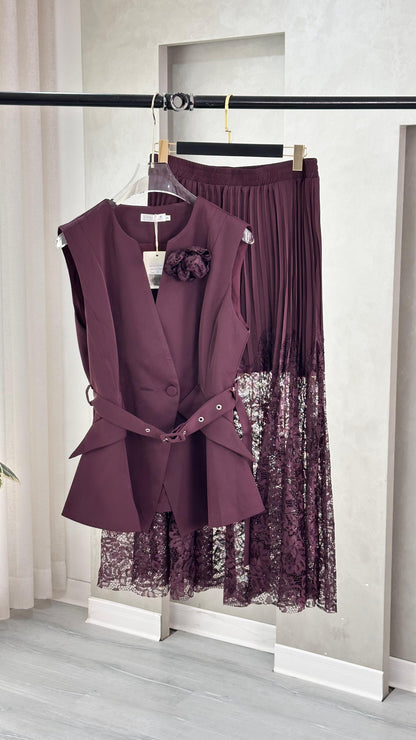 بدلة تنورة دانتيل