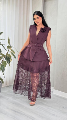 بدلة تنورة دانتيل