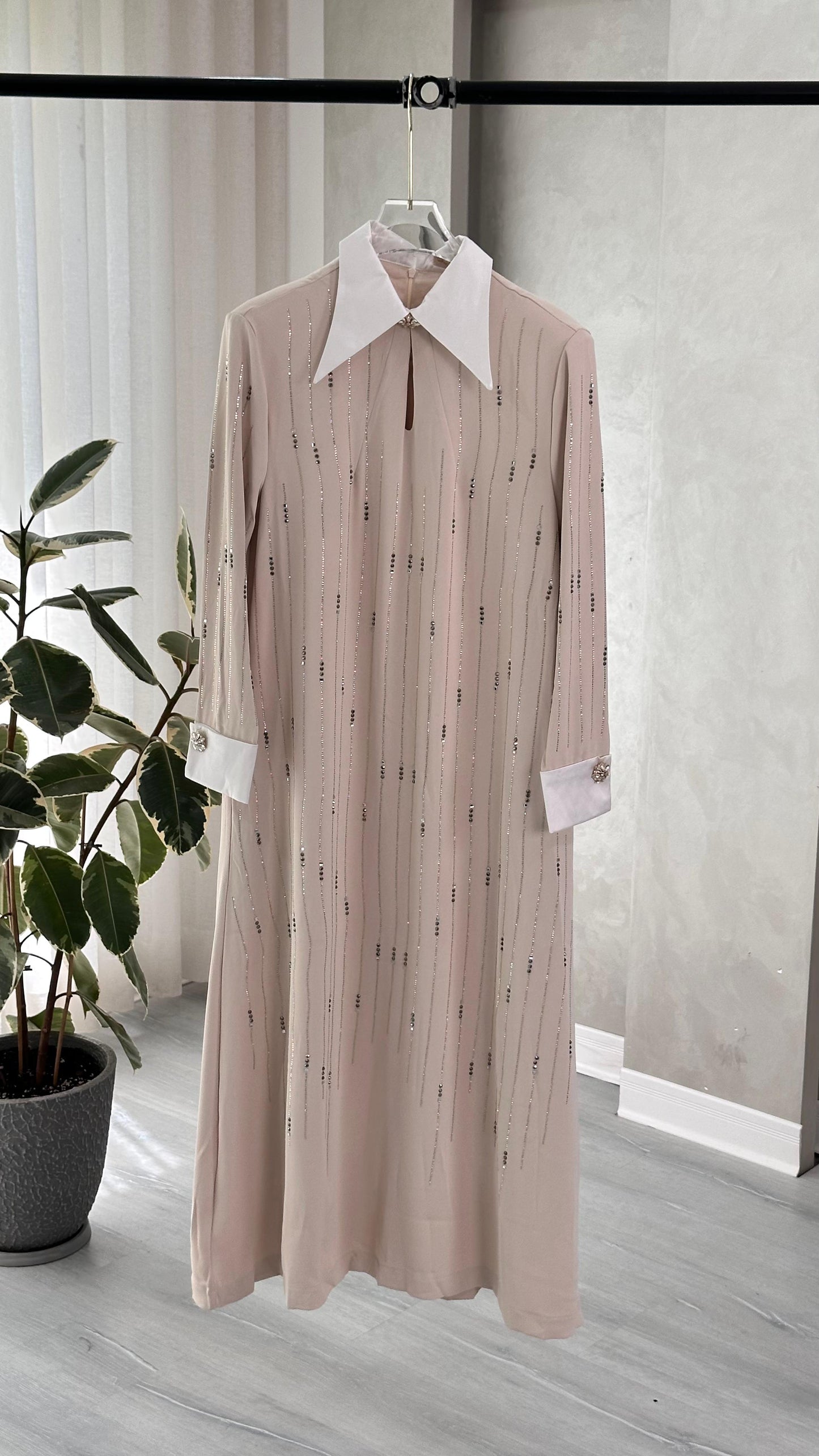 فستان نسائي