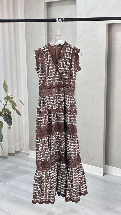 فستان نسائي مطرز