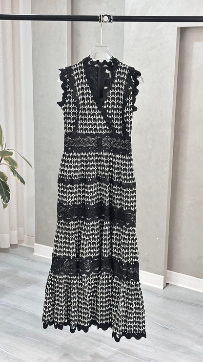 فستان نسائي مطرز