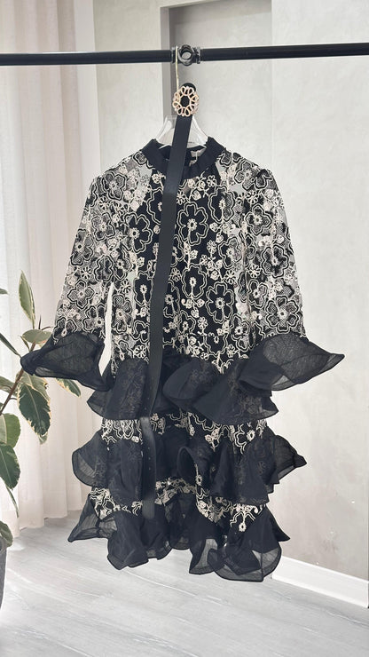 فستان قصير دانتيل