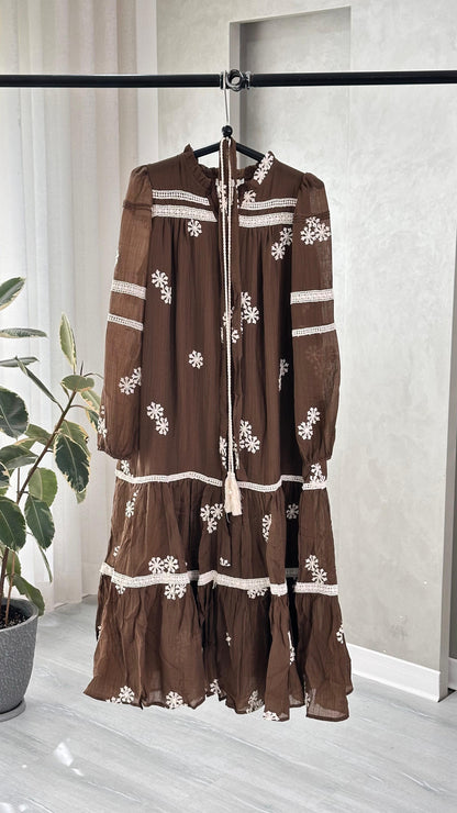 فستان نسائي مطرز