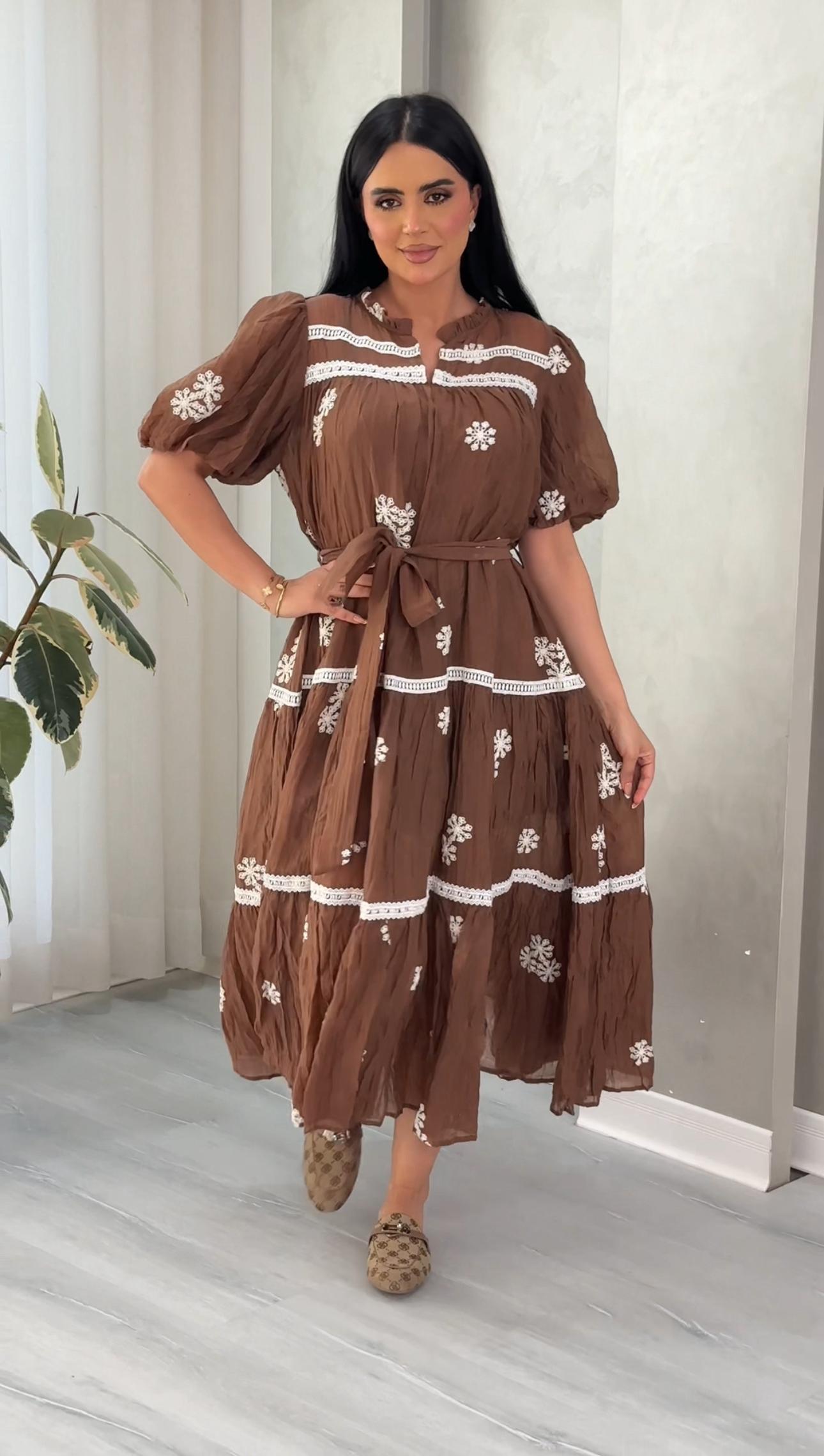 فستان نسائي مطرز