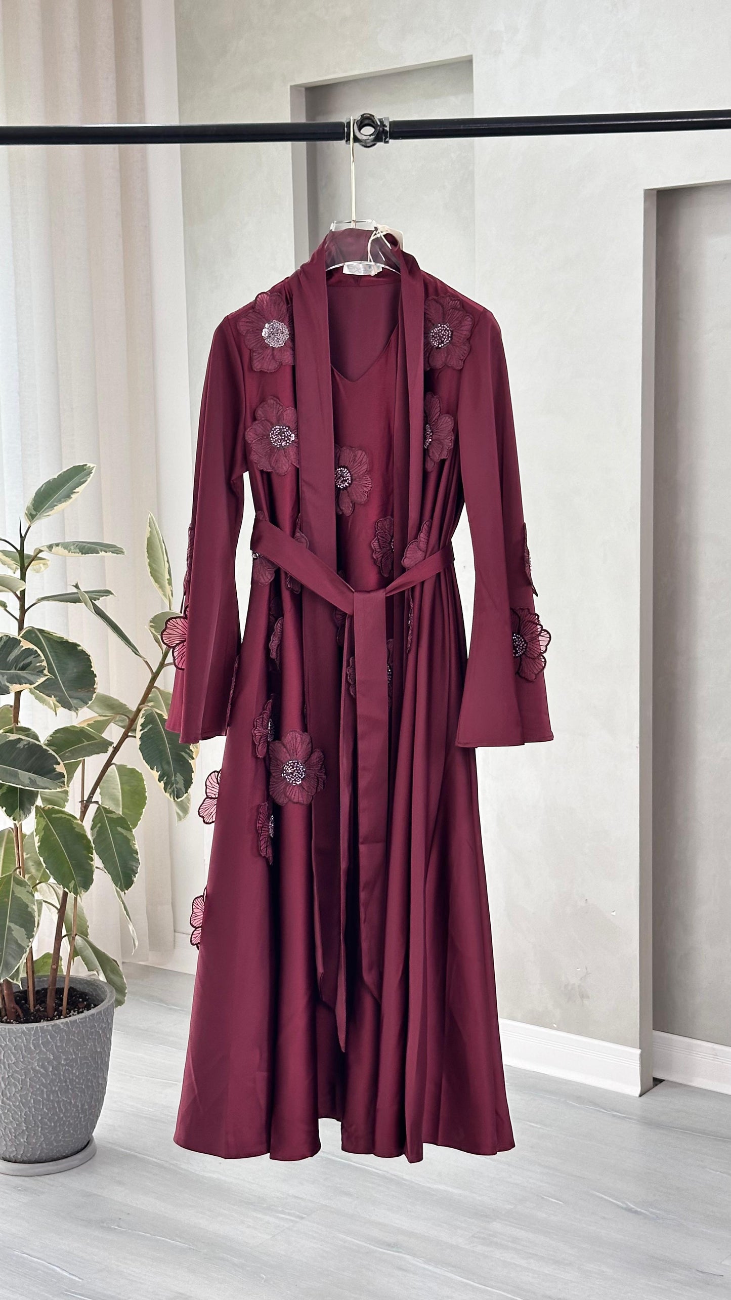 فستان نسائي مع رداء