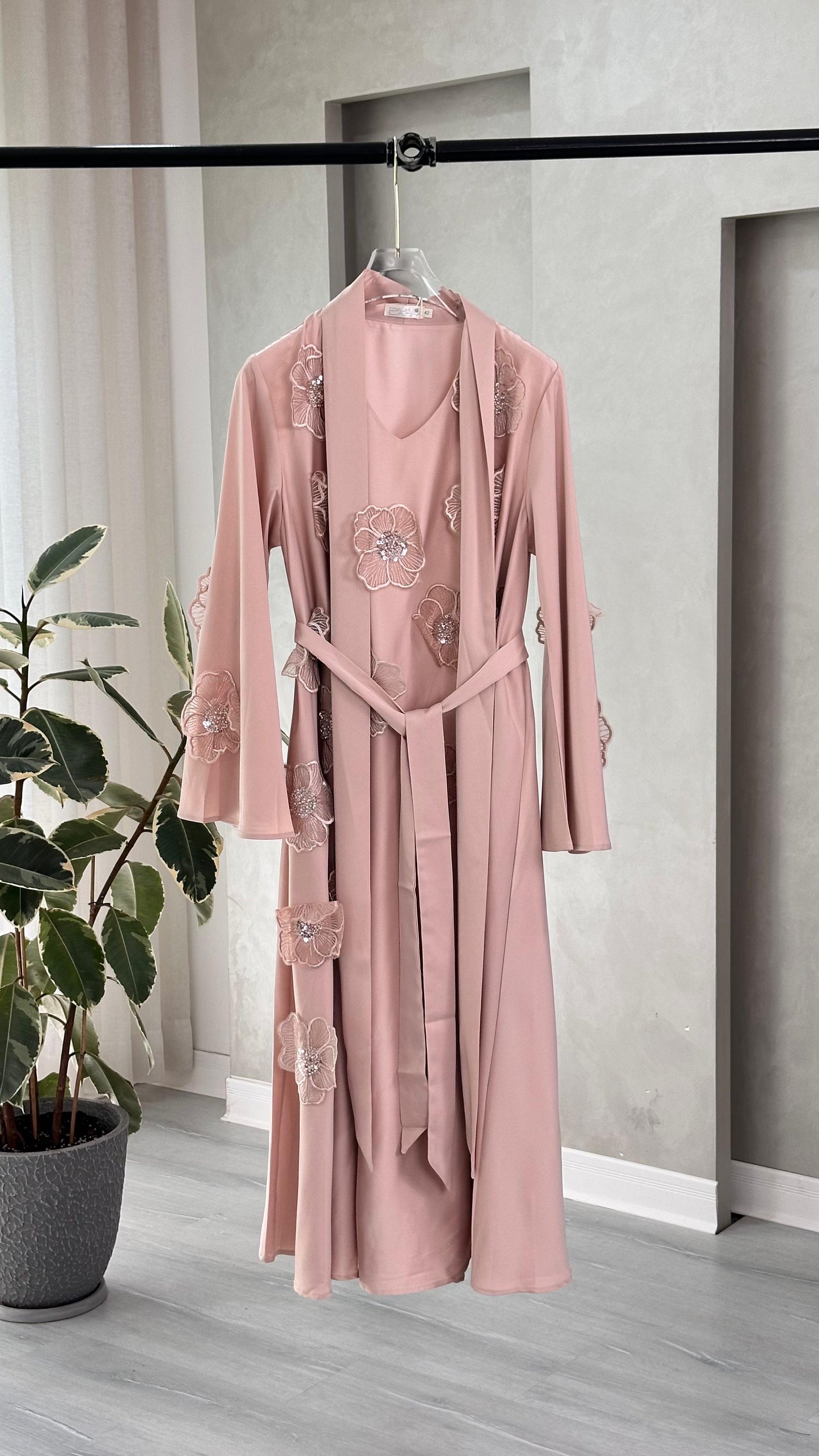 فستان نسائي مع رداء