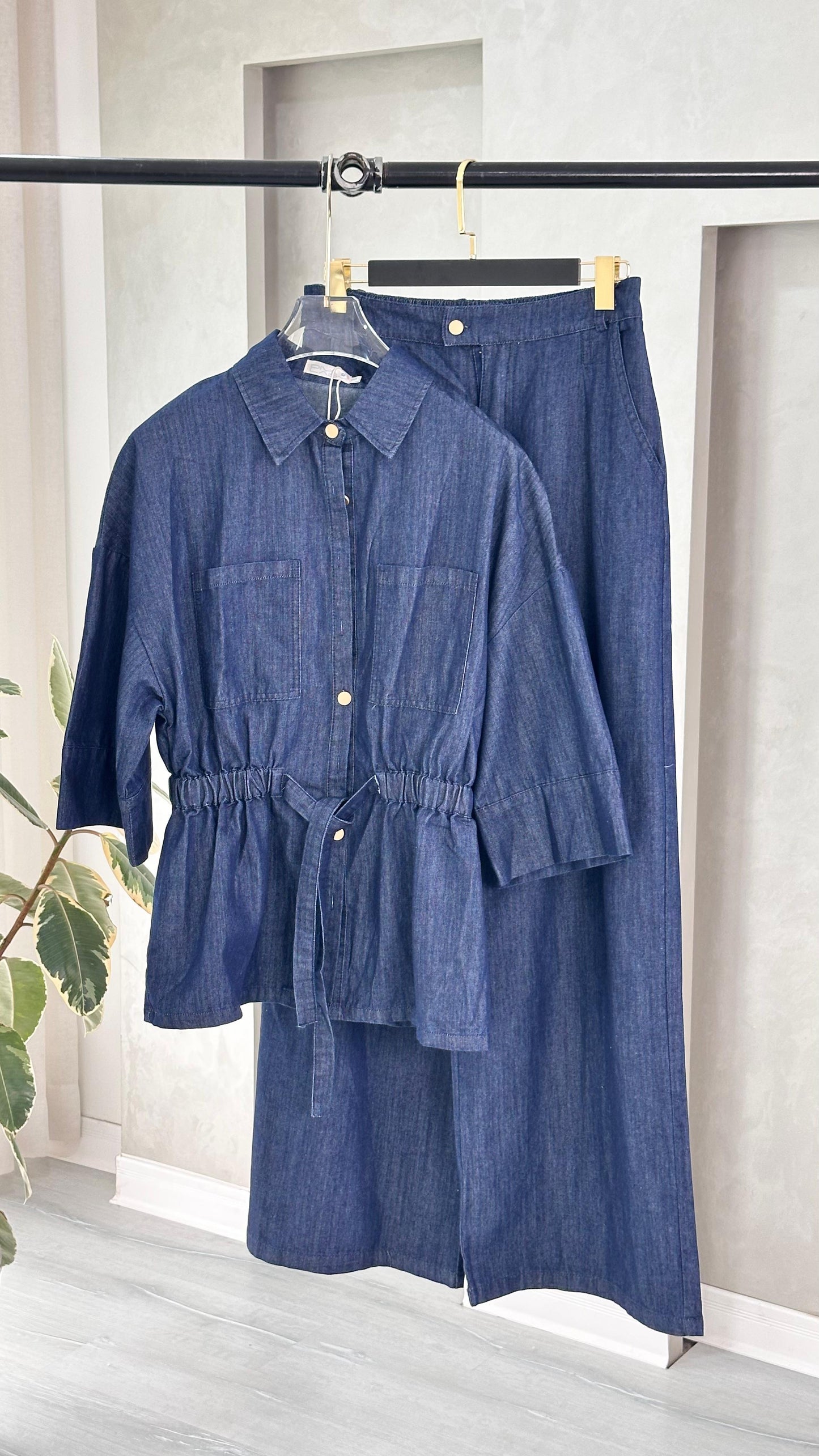 بدلة جينز مع حزام مطاط