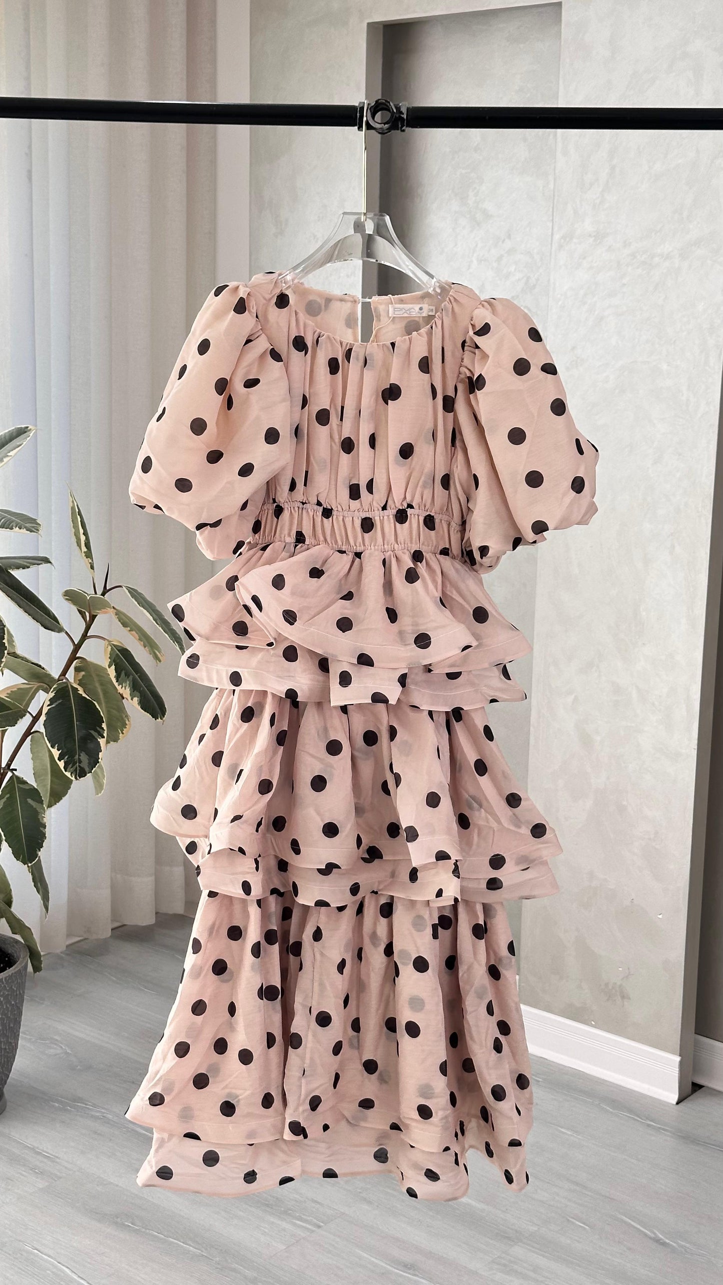 فستان نسائي منقط