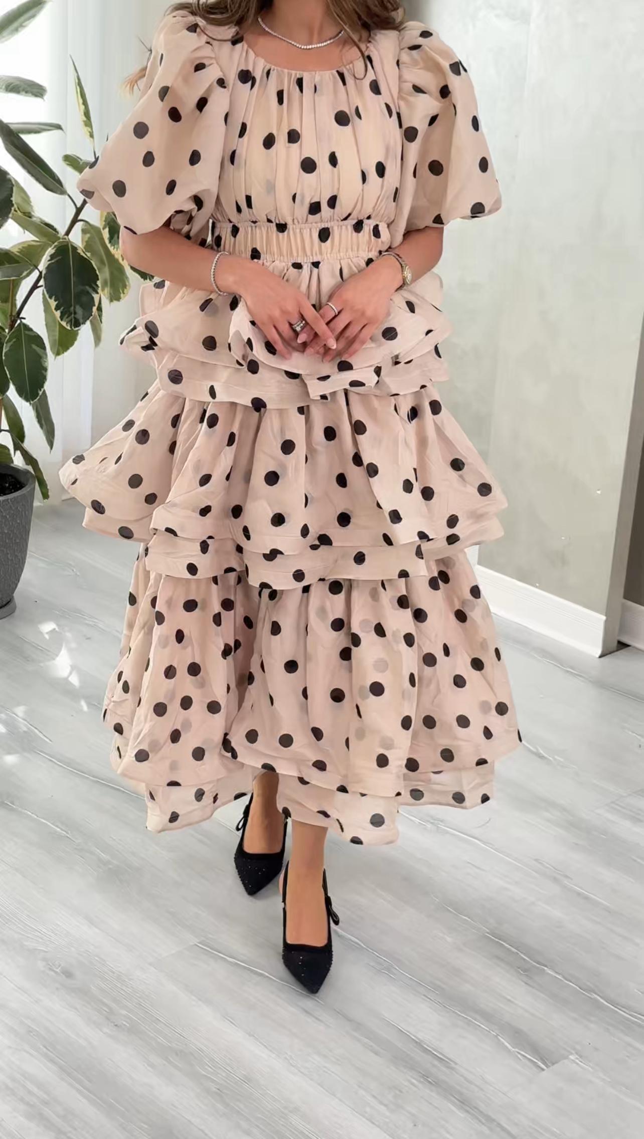 فستان نسائي منقط