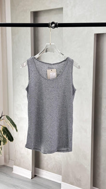 توب نسائي حمالة عريضة