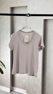 توب نسائي ربع كم