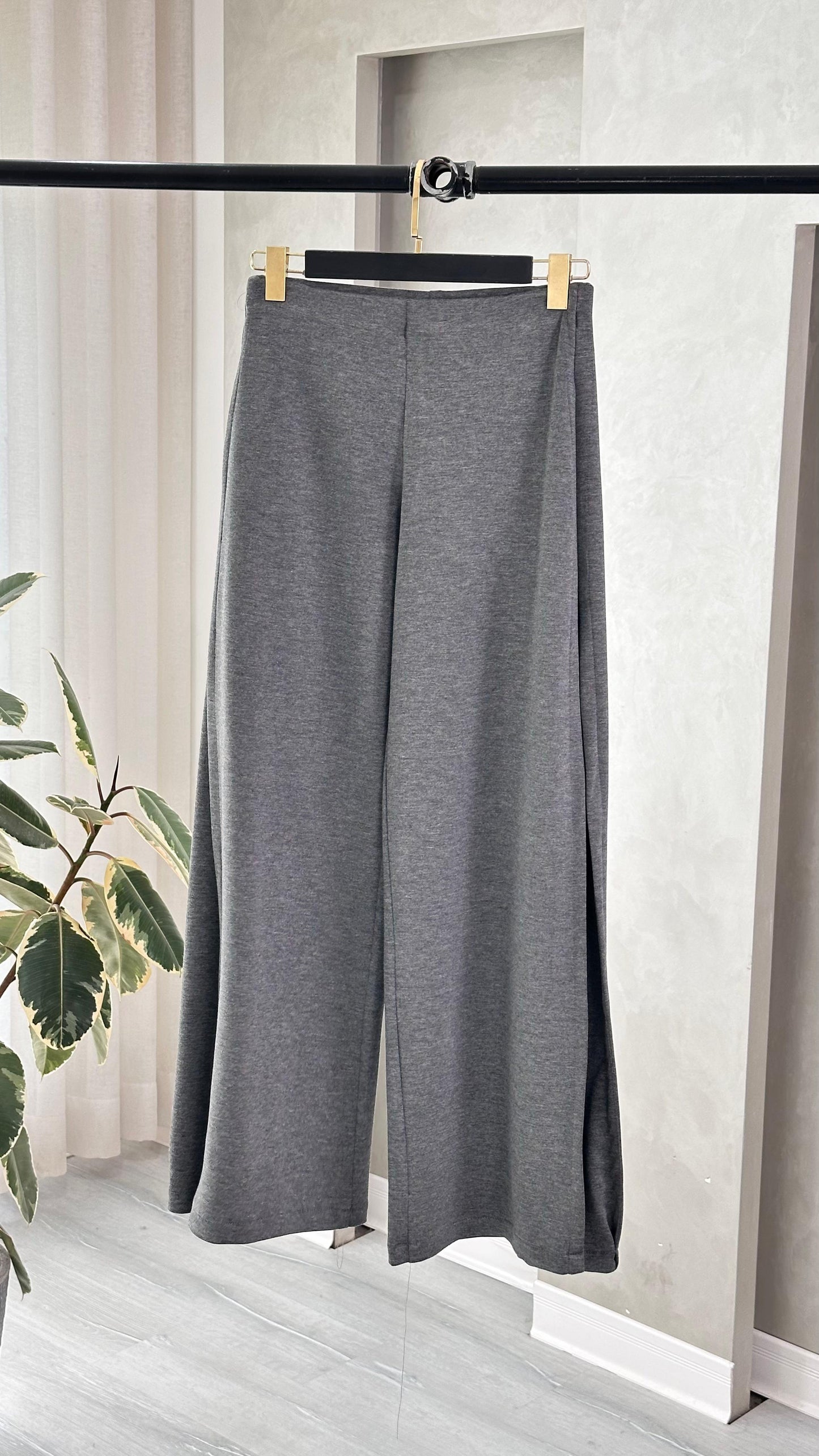 بنطلون نسائي بقصة مستقيمه