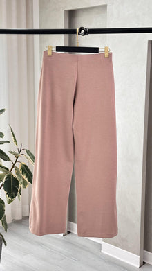 بنطلون نسائي بقصة مستقيمه