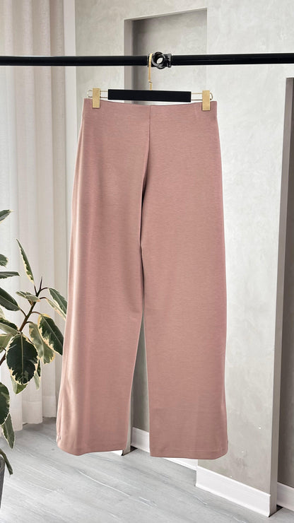 بنطلون نسائي بقصة مستقيمه