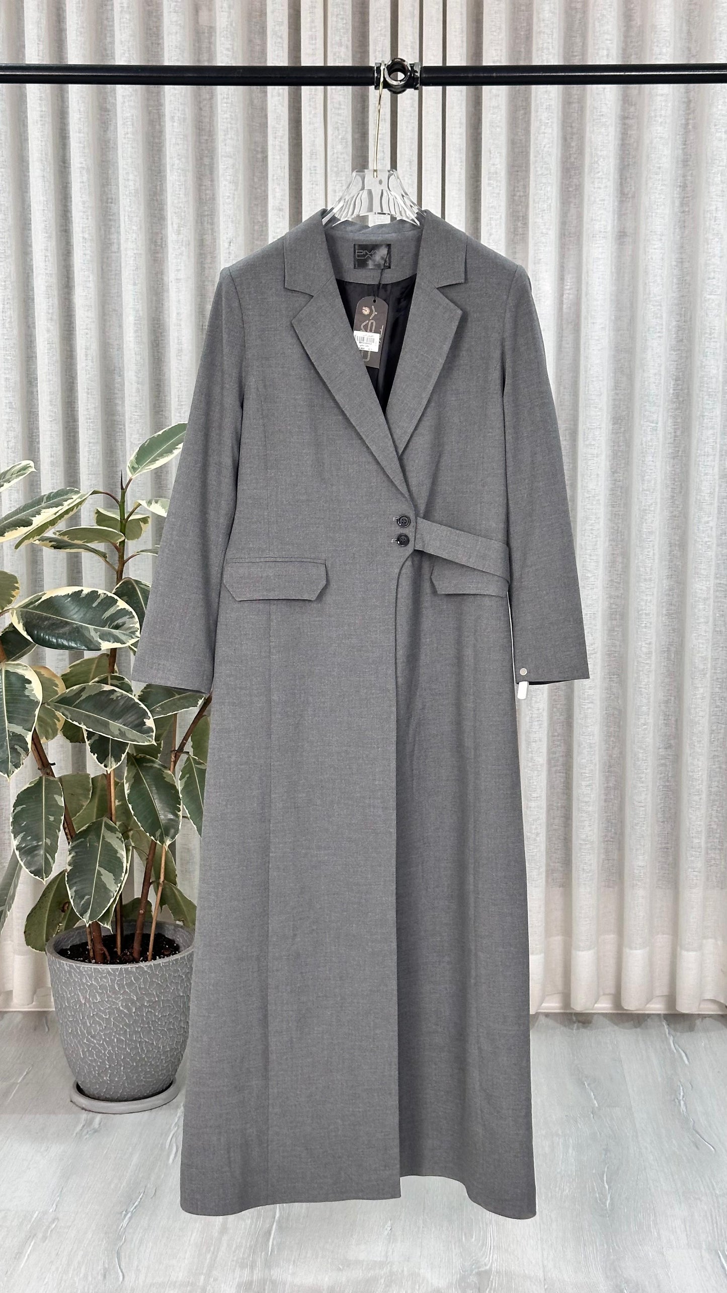 جاكيت نسائي بجيبين