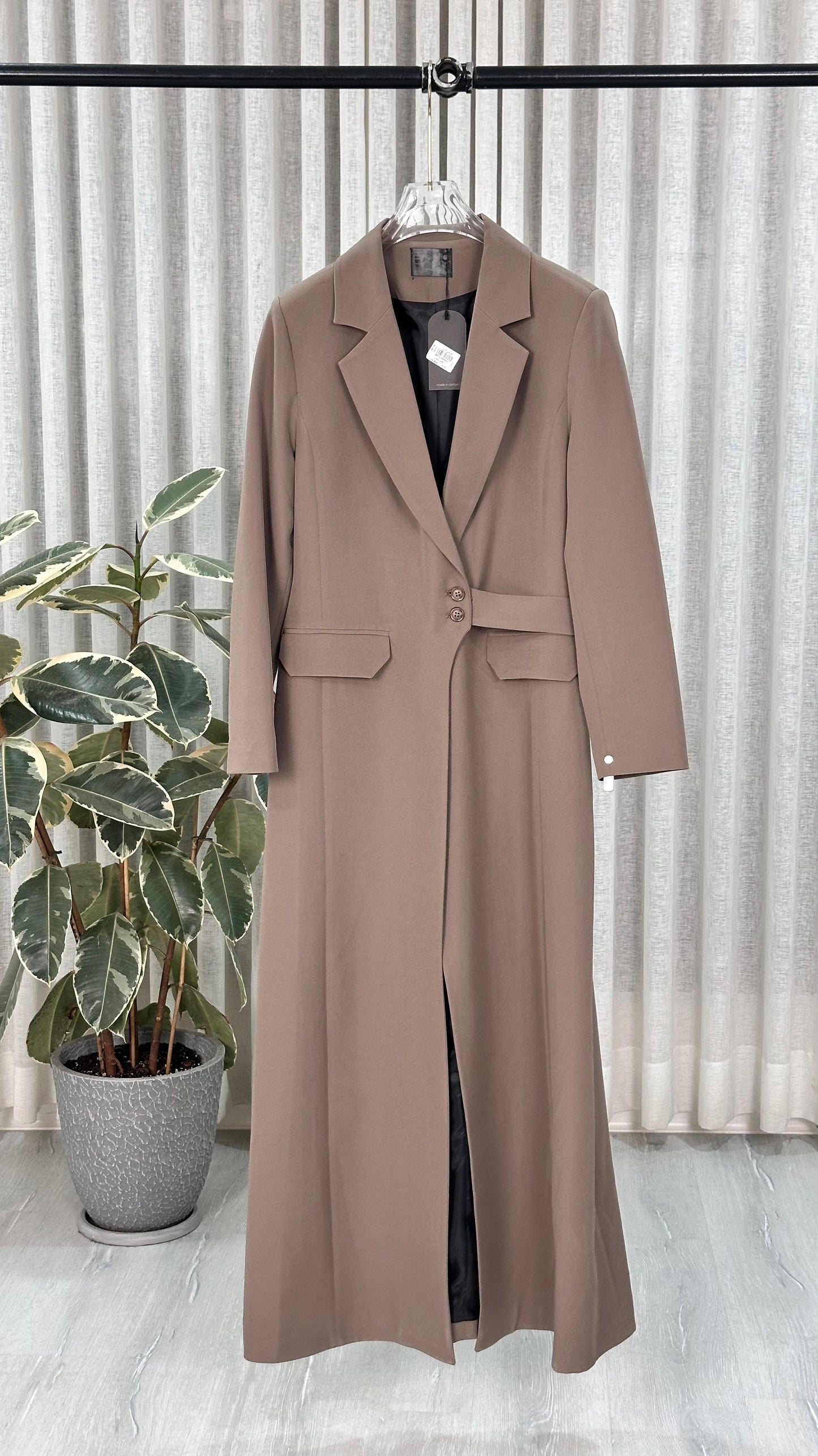 جاكيت نسائي بجيبين