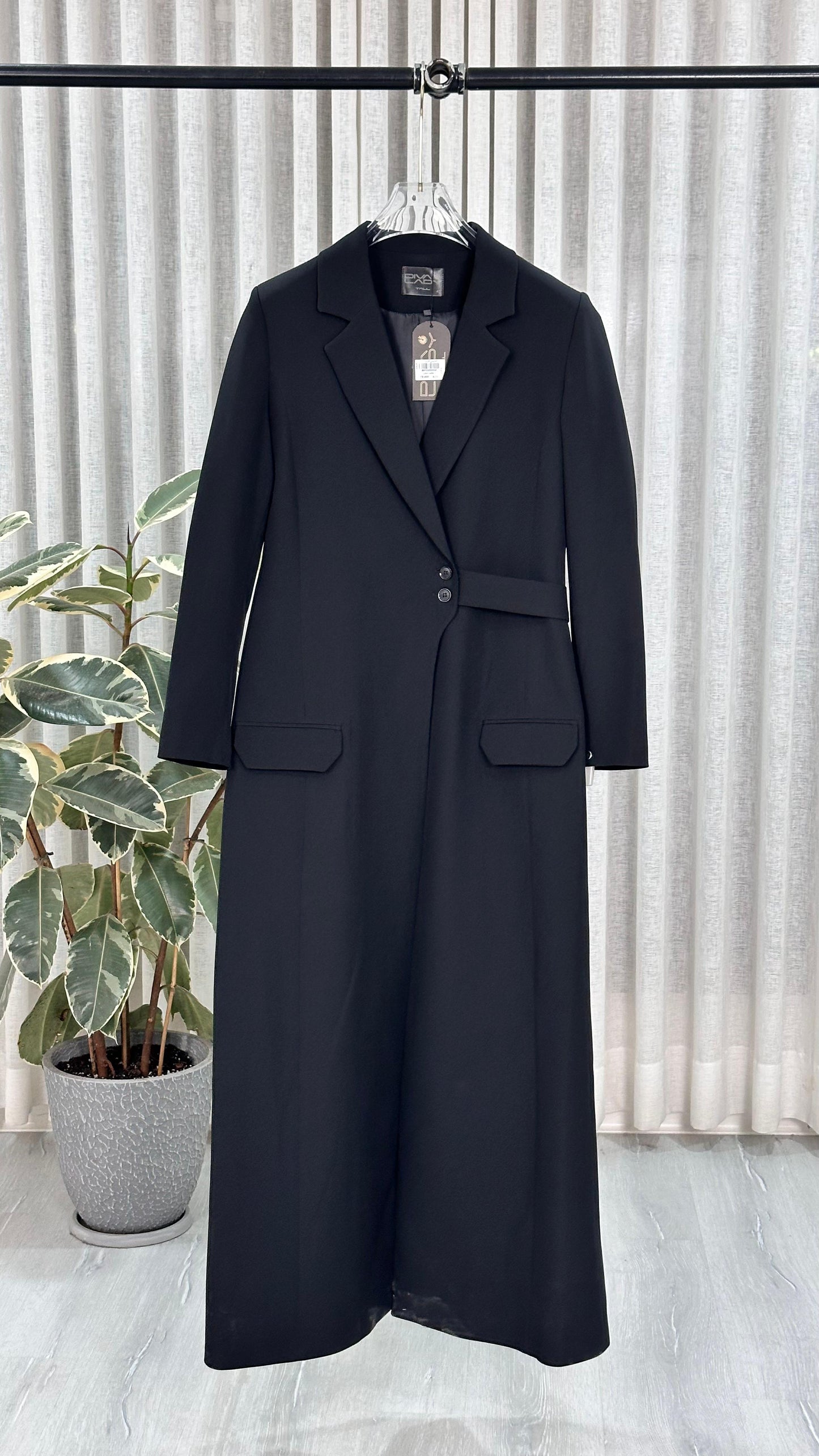 جاكيت نسائي بجيبين