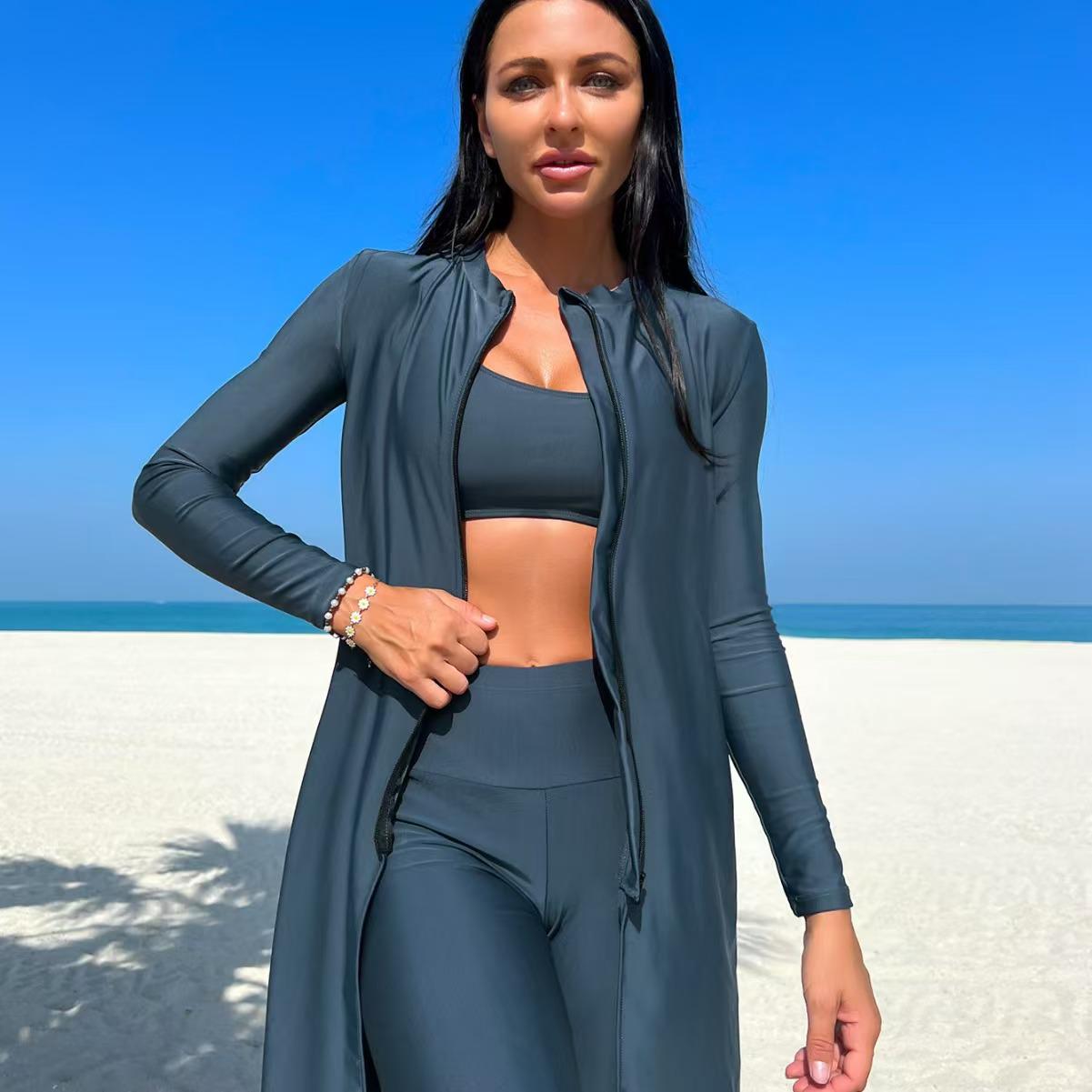 مايوه مع جاكيت