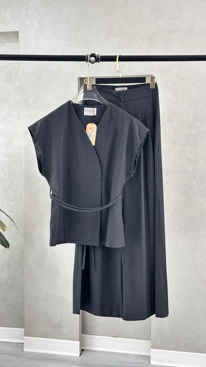 بدلة نسائي من غير اكمام