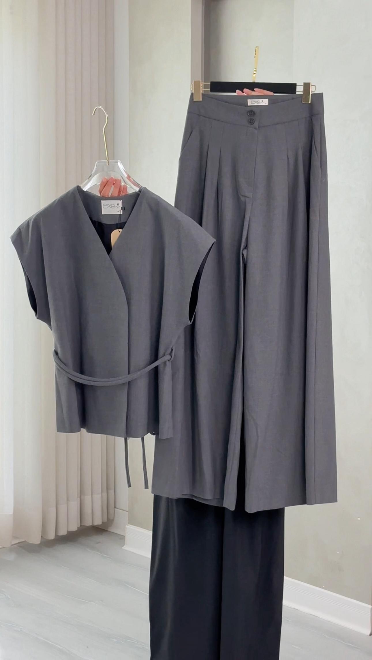 بدلة نسائي من غير اكمام