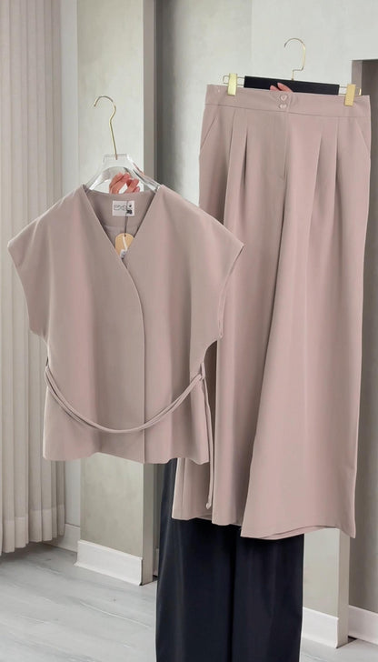 بدلة نسائي من غير اكمام