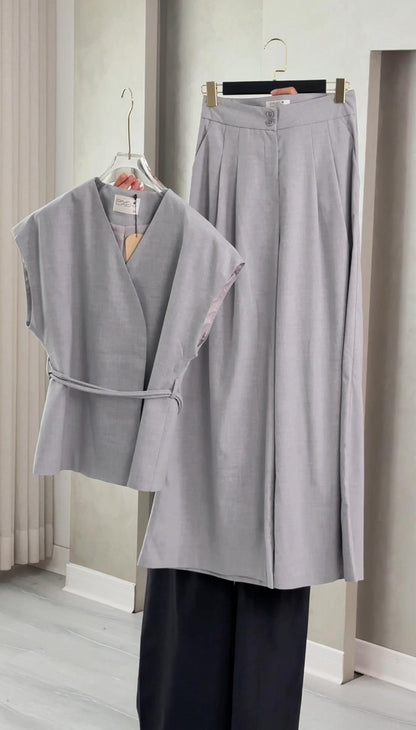 بدلة نسائي من غير اكمام