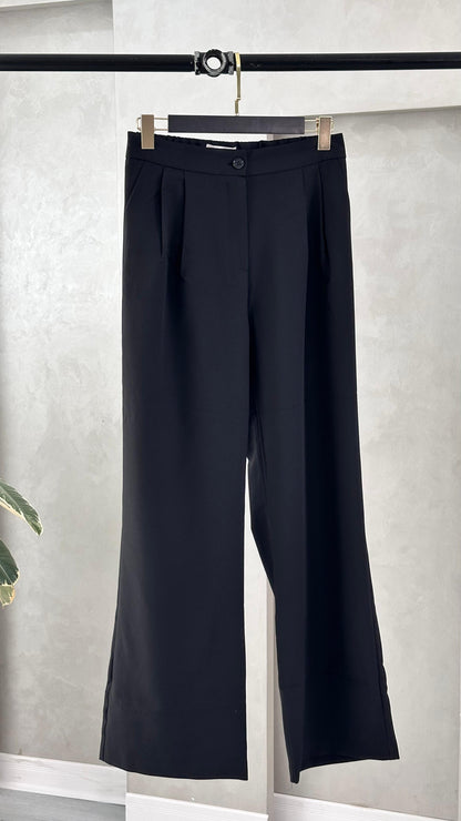 بنطلون نسائي واسع