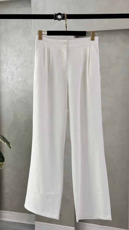 بنطلون نسائي واسع