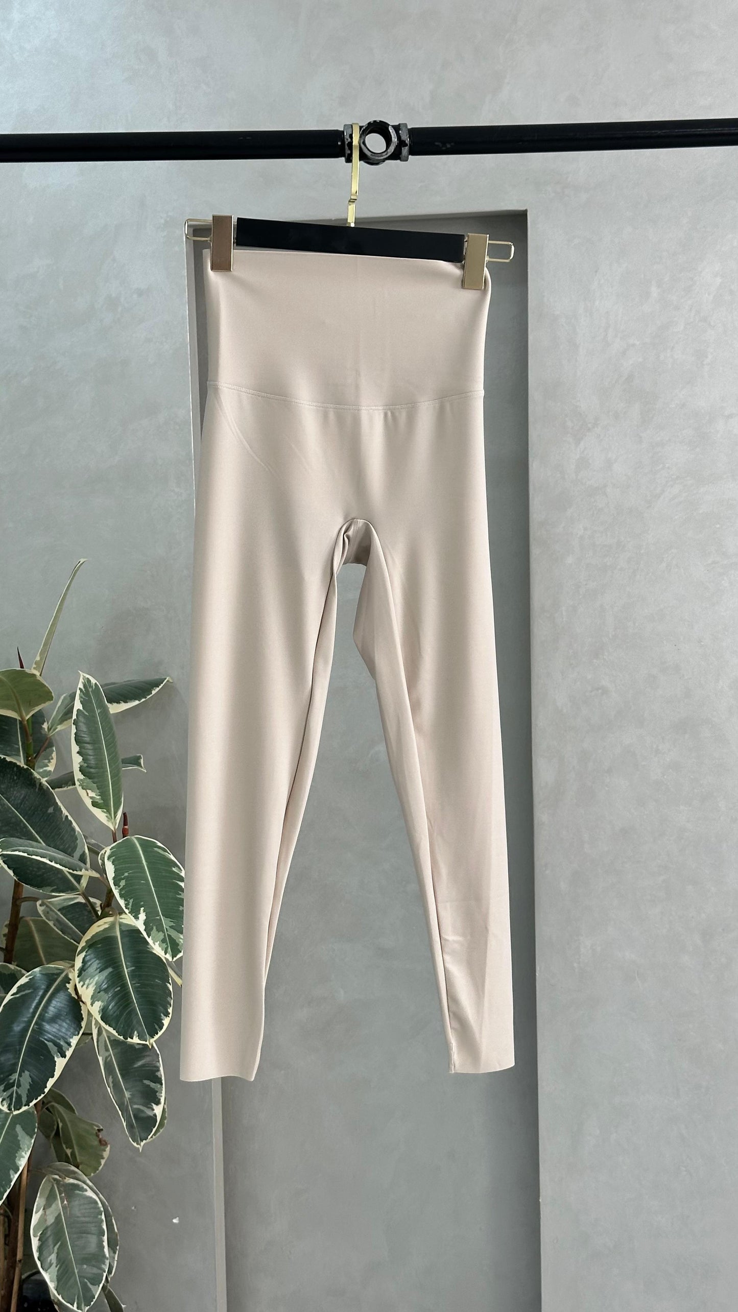 ليقنز نسائي