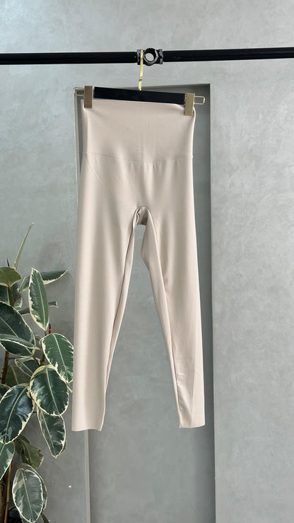 ليقنز نسائي