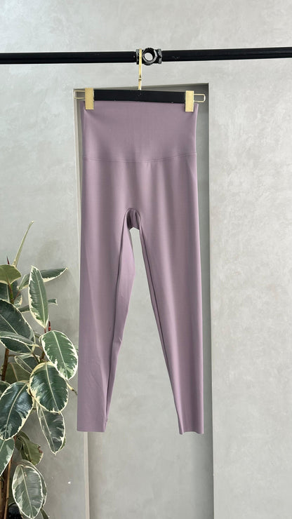 ليقنز نسائي