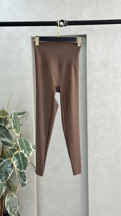 ليقنز نسائي