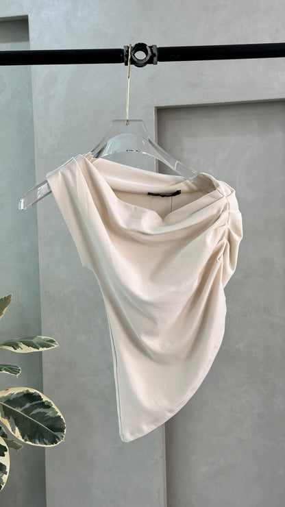 توب نسائي بكتف