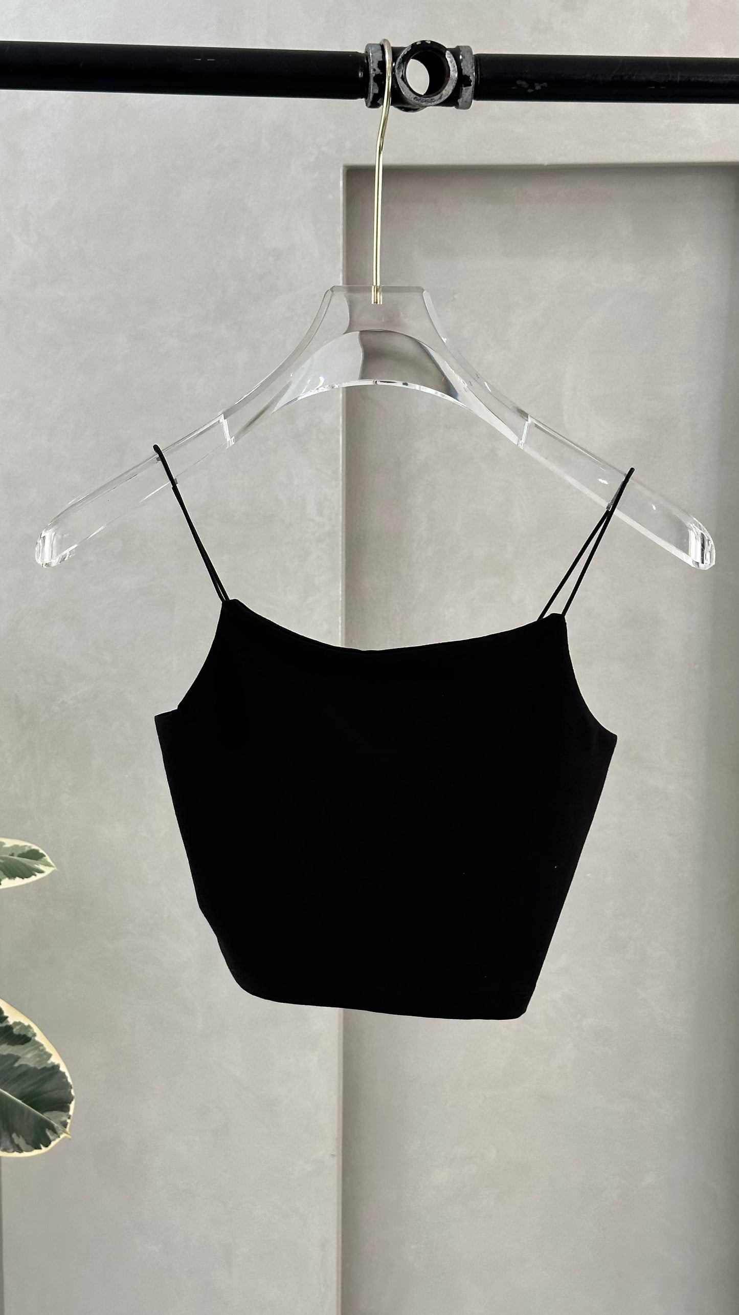 توب نسائي قصير