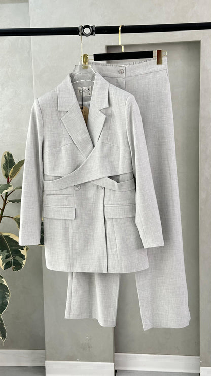 بدلة نسائي موديل عصري