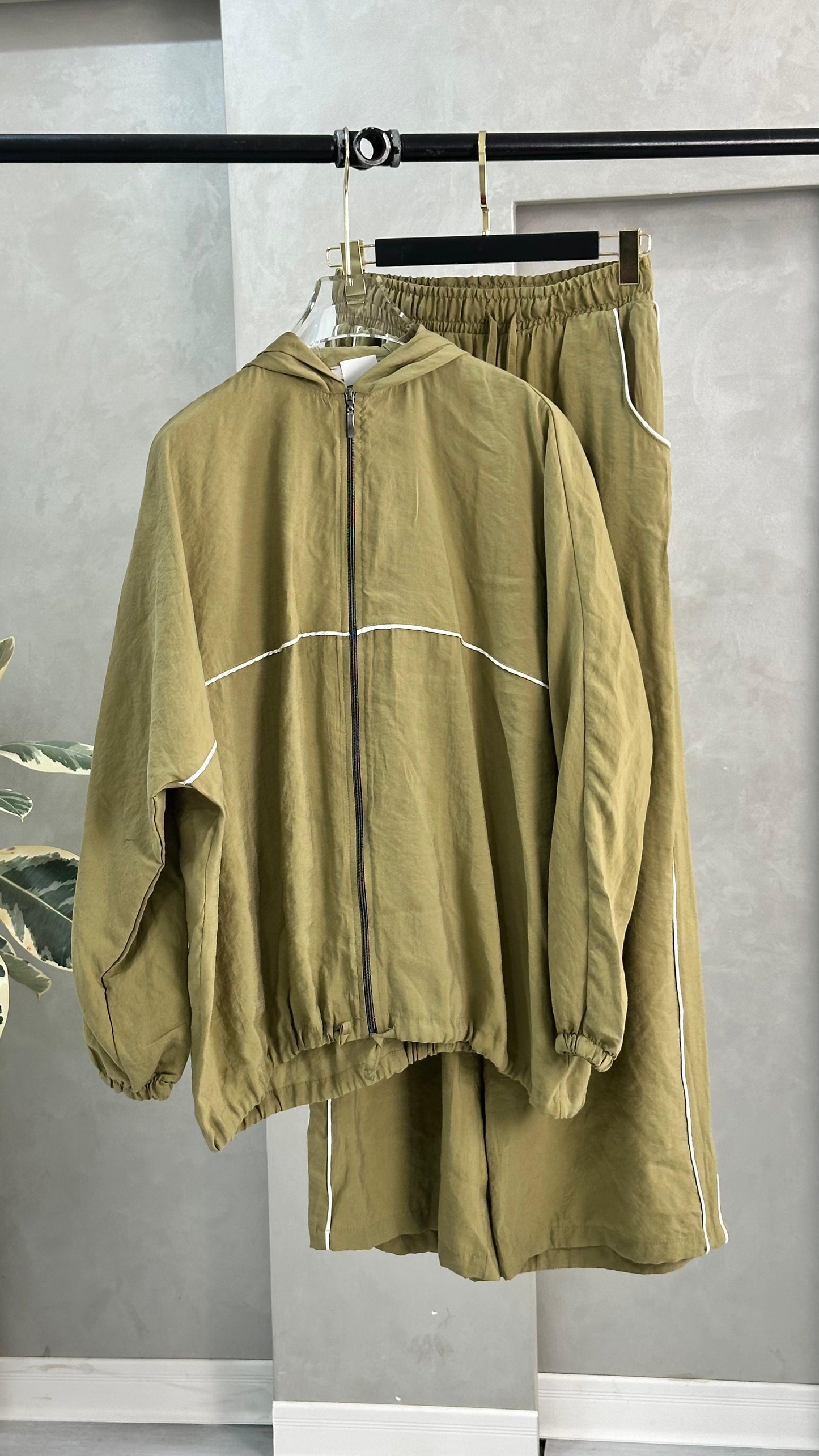 بدلة نسائي سبورت