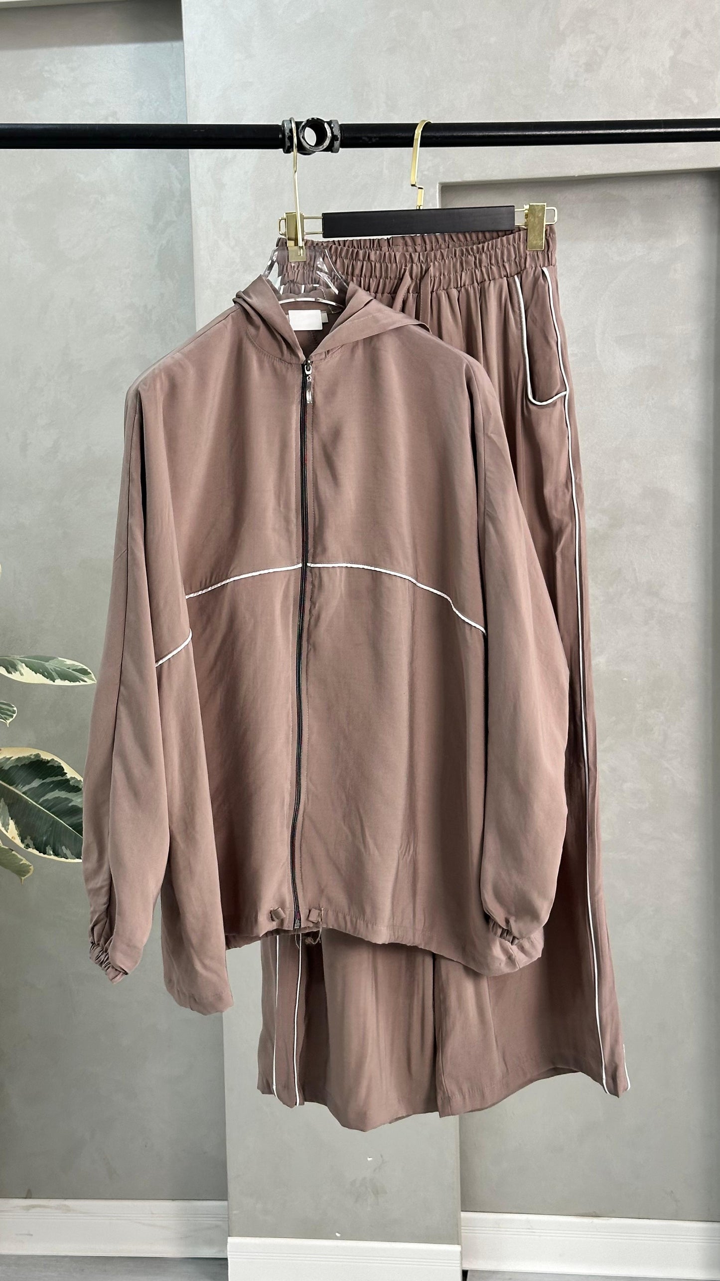 بدلة نسائي سبورت