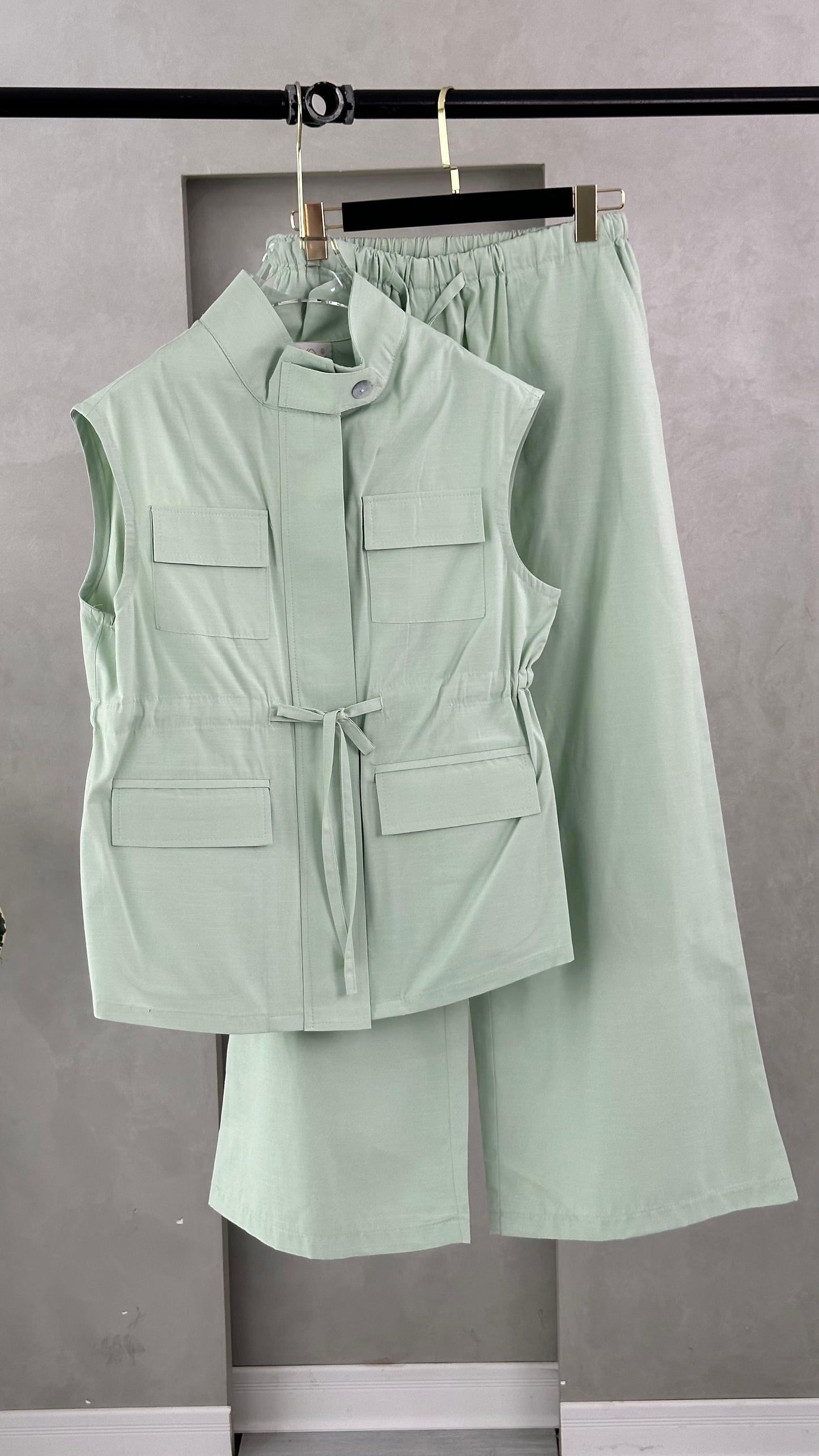 بدلة نسائي بدون اكمام