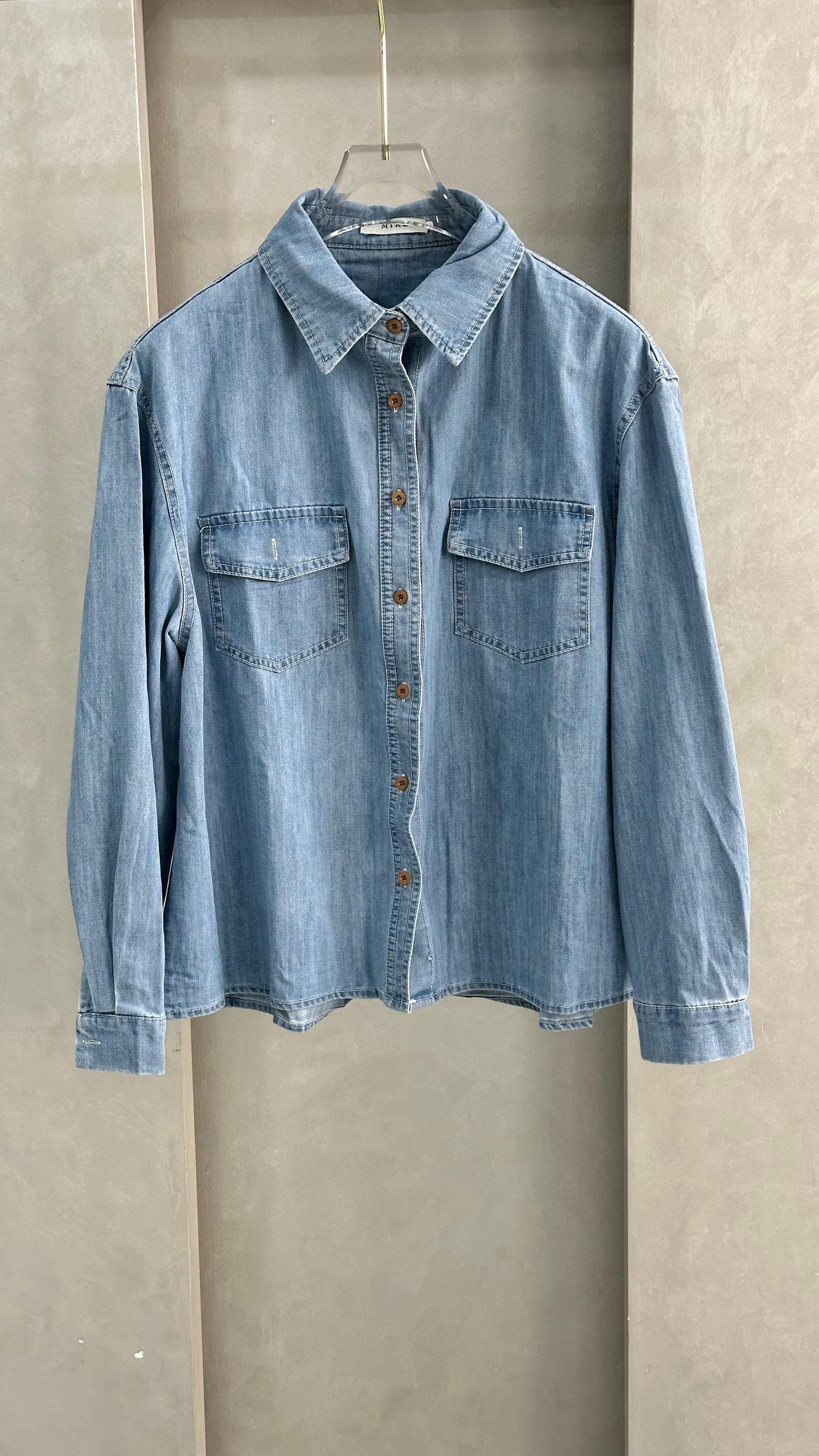 قميص جينز عملي