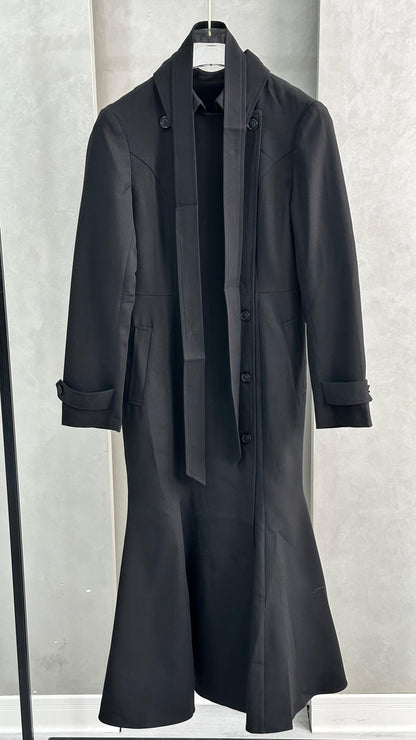 جاكيت طويل بقصة مموجة