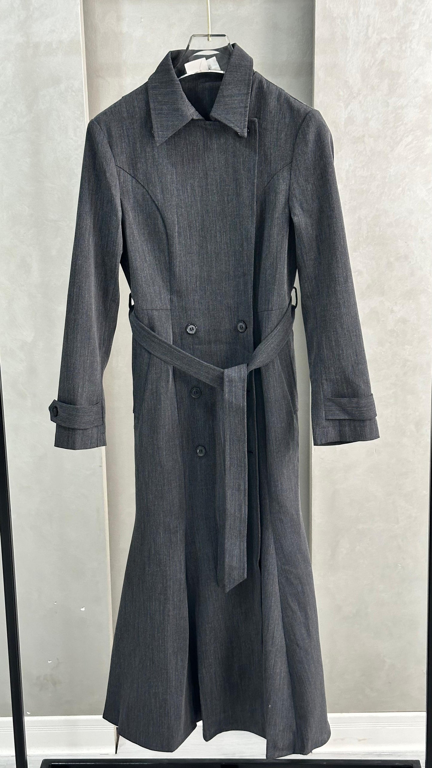 جاكيت طويل بقصة مموجة