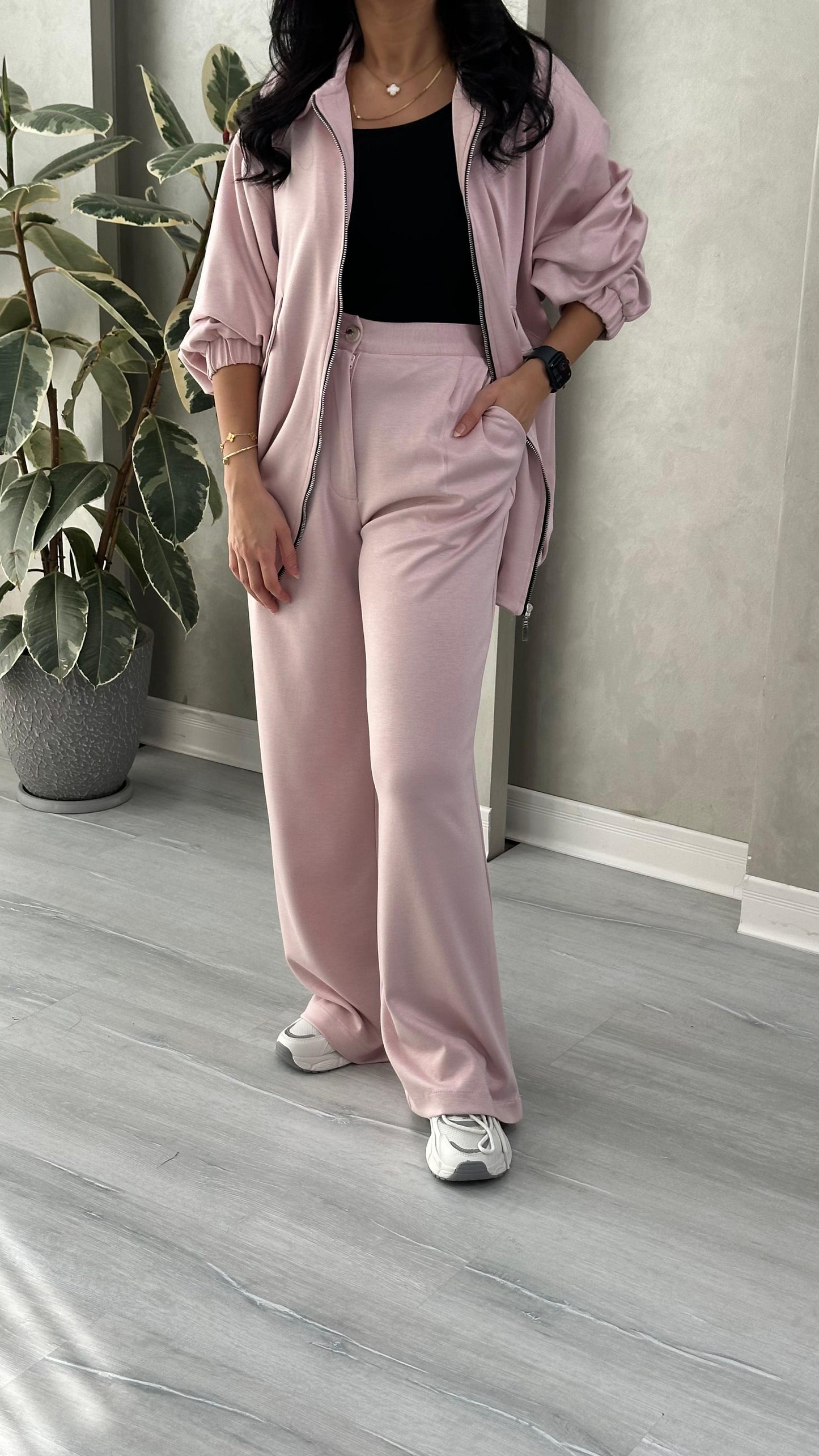 بدلة نسائي بسحاب