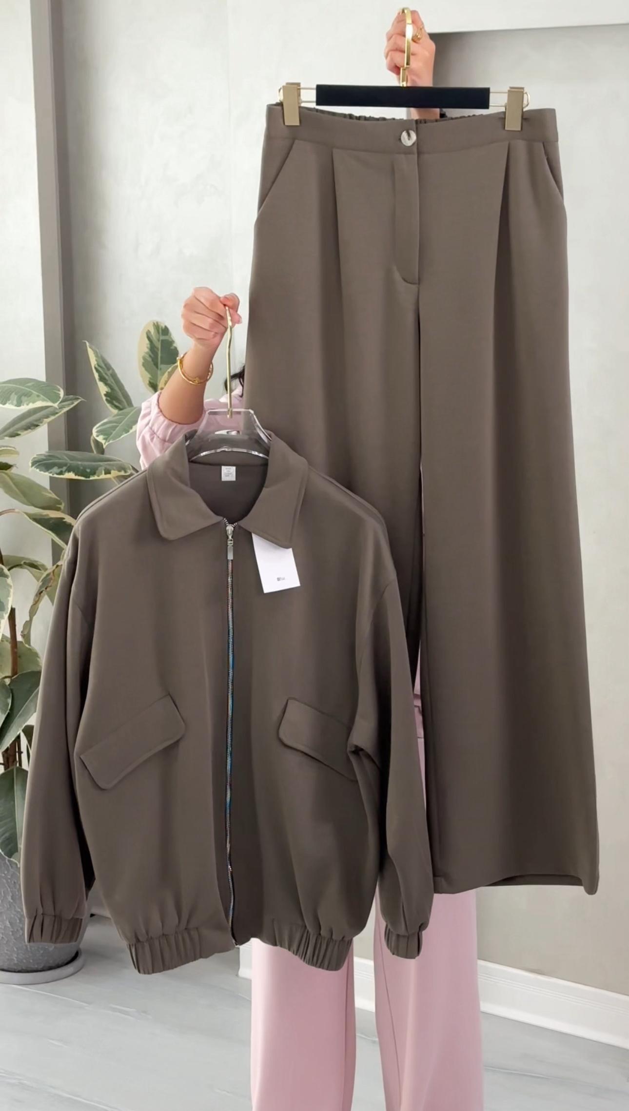 بدلة نسائي بسحاب