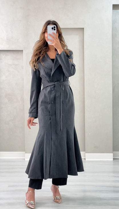 جاكيت طويل بقصة مموجة